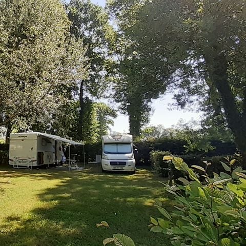 EMPLACEMENT - Nature (1 camping-car ou 1 Véhicule + Caravane ou Tente) - NE PAS REACTIVER
