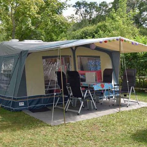 Kampeerplaats - Standplaats (maat XL) + elektriciteit 10A +auto