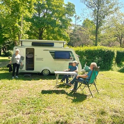 EMPLACEMENT - Emplacement pour caravanes et vans