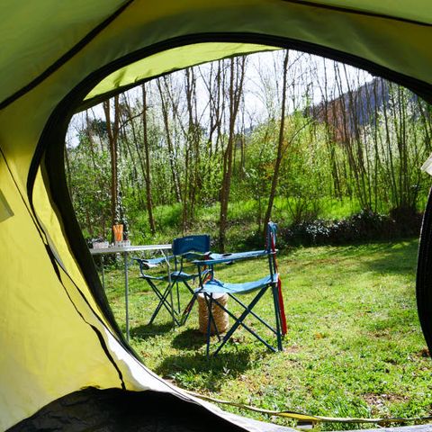 PLOT - VEHICLE + CARAVAN OR TENT / CAMPER