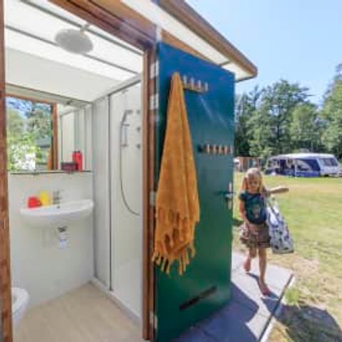 Kampeerplaats - Staanplaats met eigen badkamer