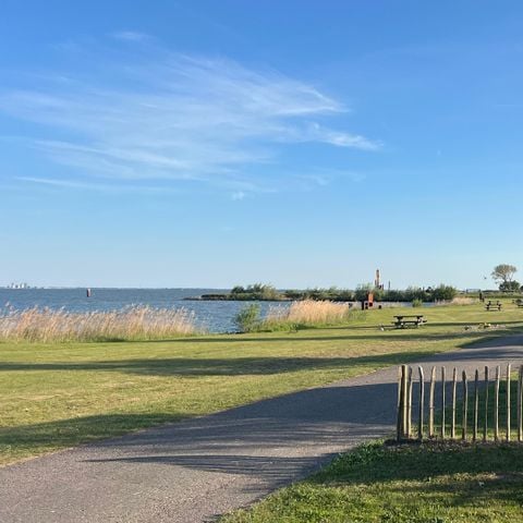 Stellplatz - Komfort am Wasser