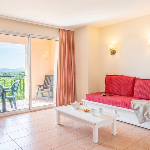 APARTEMENTO 8 personas - 2 HABITACIONES + 1 DORMITORIO - BALCÓN - AIRE ACONDICIONADO