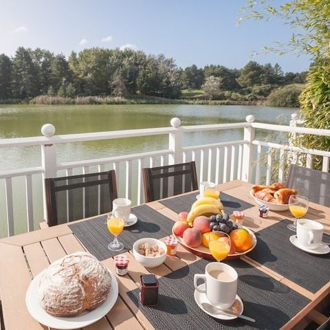 Maison 8 personnes - 2 chambres - 1 coin - Nuit - Terrasse - Vue sur le lac