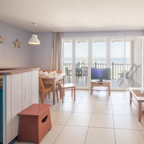 Apartment 6 persons - - 1 bedroom + 1 sleeping alcove - Terrace or balcony - Open sea view - Seafront