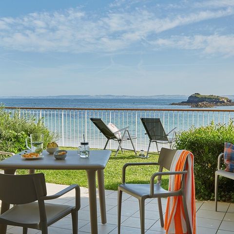Wohnung 4 personen - 1 Schlafzimmer - Terrasse oder Balkon - Freier Meerblick - Direkt am Meer
