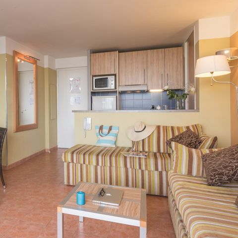 Apartment 6 persons - - 1 bedroom + 1 sleeping alcove - Terrace - Air conditioned