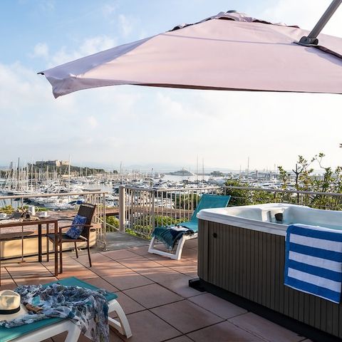 Appartement 6 personnes - - 1 chambre + 1 alcôve - Bain à remous - Terrasse - Climatisation - Vue sur le port