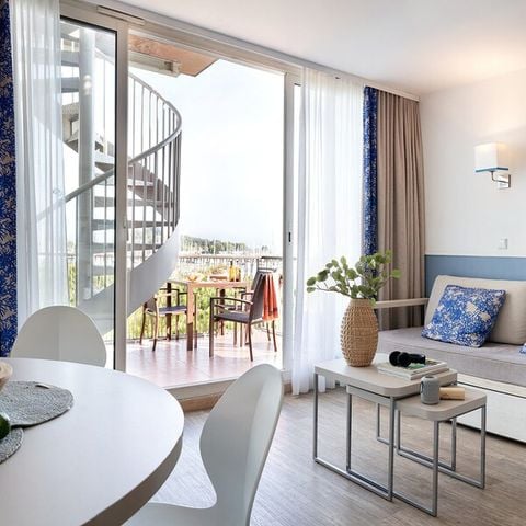 Appartement 6 personnes - - 1 chambre + 1 alcôve - Bain à remous - Terrasse - Climatisation - Vue sur le port