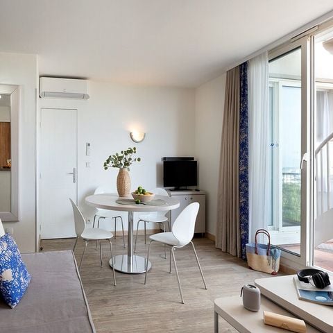 Piso 6 personas - - 1 dormitorio + 1 alcoba - Bañera de hidromasaje - Terraza - Aire acondicionado - Vista al puerto