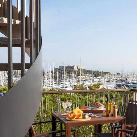 Apartment 6 persons - - 1 bedroom + 1 sleeping alcove - Hot tub - Terrace - Air conditioned - Port View