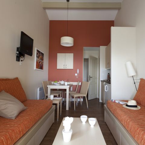 Piso 4 personas - - 1 habitación