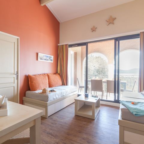 Apartment 6 persons - - 1 bedroom + 1 sleeping alcove - Terrace or balcony - Sea view