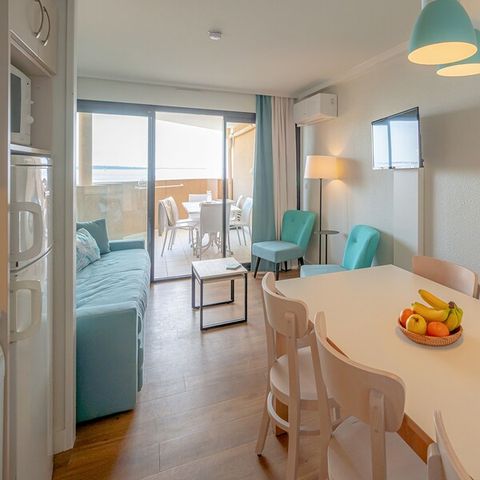 APARTEMENTO 6 personas - - 1 dormitorio + 1 alcoba - Vista al mar - Aire acondicionado - Terraza o balcón