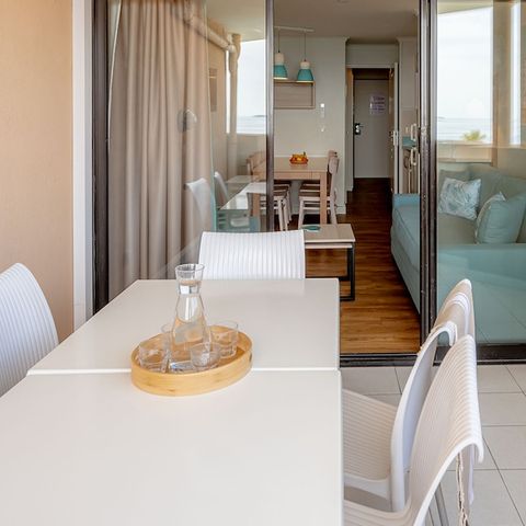 APARTEMENTO 6 personas - - 1 dormitorio + 1 alcoba - Vista al mar - Aire acondicionado - Terraza o balcón