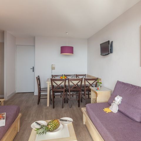 Apartment 6 persons - 1 bedroom + 1 sleeping area - Terrace or balcony - Garden view - Renovated - Air-conditioned