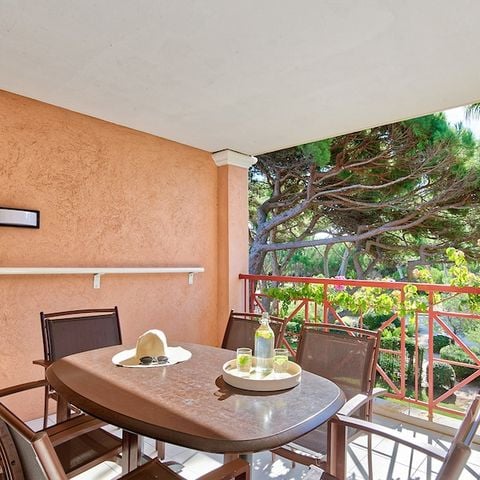 APPARTEMENT 6 personnes - 1 chambre + 1 coin nuit –Terrasse ou balcon – Vue jardin