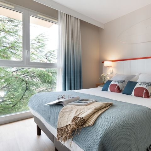 Appartement 6 personnes - 1 chambre - 1 alcôve - Vue sur le jardin