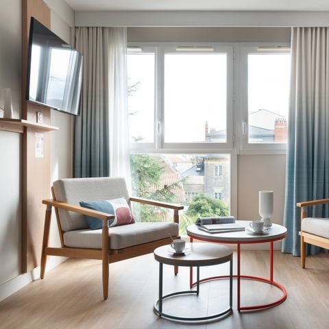 Appartement 6 personnes - 1 chambre - 1 alcôve - Vue sur le jardin