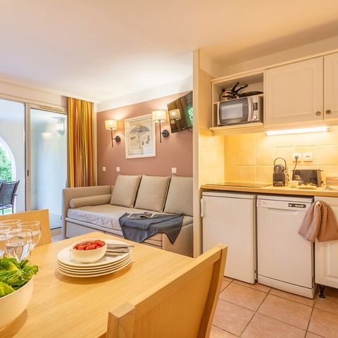 STUDIO 5 personnes - 1 coint nuit - terrasse rez-de-chaussée - climatisé - rénové