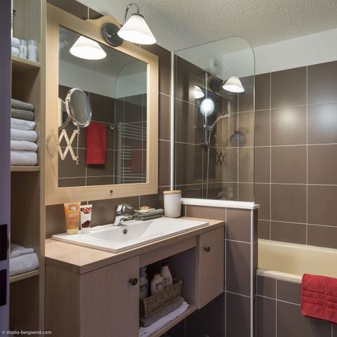 STUDIO 6 persone - 1 zona notte - Esposizione a sud