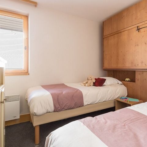 APARTMENT 4 people - - 1 bedroom - Mountain view - South-facing