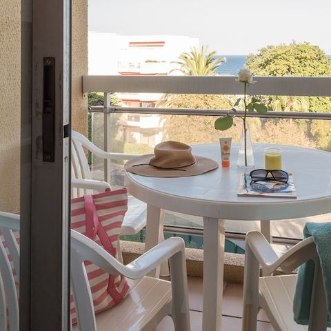 APARTEMENTO 6 personas - - 1 dormitorio + 1 alcoba - Vista al mar - Aire acondicionado