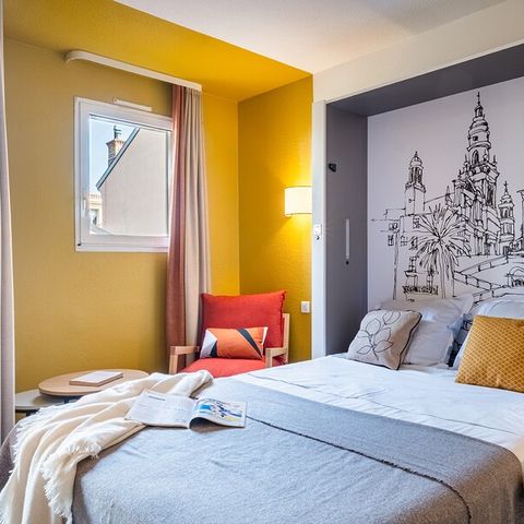 Studio 4 personnes - 1 coin - Nuit - Balcon - Climatisé - Vue cour - Rénové