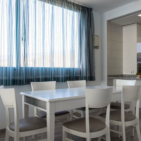 Apartment 6 persons - Flat 6 people - 2 bedrooms - Pool view