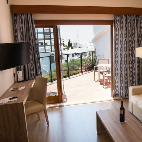 BEDROOM 2 people - Junior Suite - Rooftop - Sea View - included breakfast