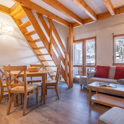 STUDIO 6 personnes - (max 4 adultes) - 1 coin nuit + 1 mezzanine - vue montagne