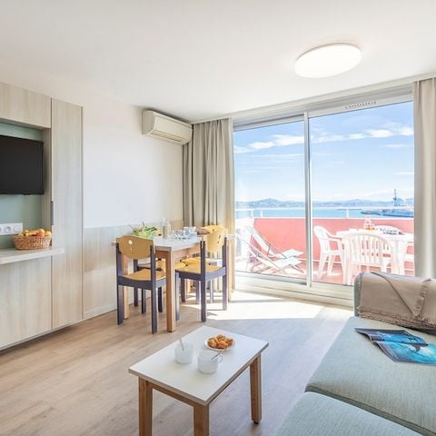 Studio 5 personnes - 1 coin - Nuit - Vue mer