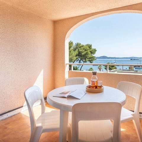 STUDIO 5 personnes - 1 coin nuit - Vue mer