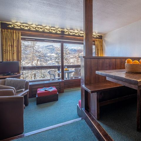 APARTMENT 8 people - Flat sleeps 8 - 1 bedroom + 1 sleeping area - Duplex