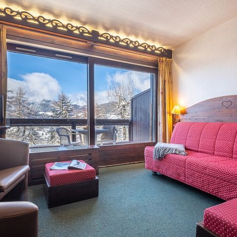 APARTMENT 8 people - Flat sleeps 8 - 1 bedroom + 1 sleeping area - Duplex