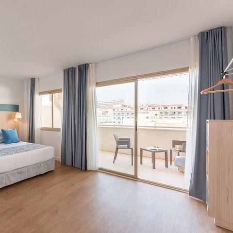 CAMERA 2 persone - Camera d'albergo doppia - Adattata per PMR - Balcone C2A