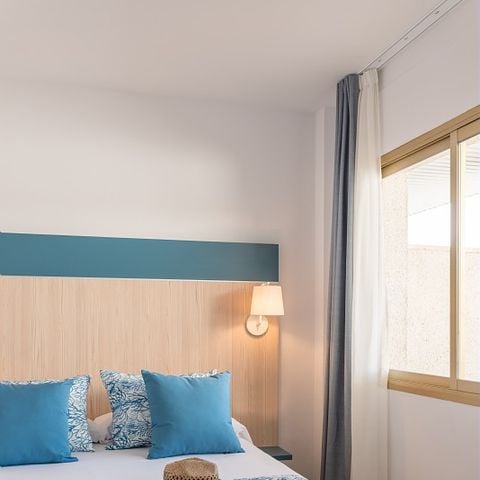 BEDROOM 2 people - Standard hotel room C2