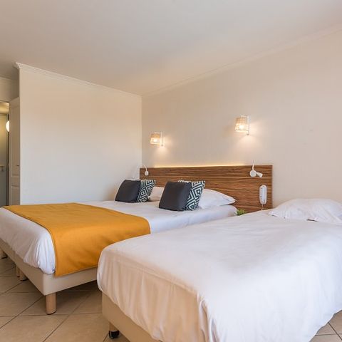 Zimmer 3 Personen - Hotelzimmer - Dreibettzimmer - Terrasse oder Balkon - Meerblick