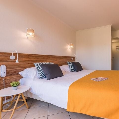 Zimmer 4 Personen - Hotelzimmer - Vierbettzimmer + 1 Schlafnische - Terrasse oder Balkon
