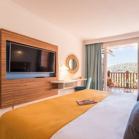 CHAMBRE 4 personnes - Chambre d'hôtel - Quadruple + 1 alcôve - Terrasse ou balcon