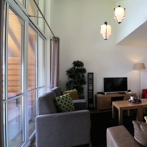 APARTMENT 6 people - attractive penthouse right by the ski slope