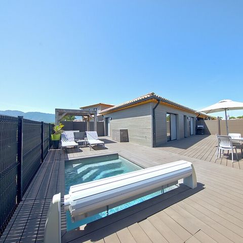 Villa 4 persons - - 2 bedrooms - Air conditioned - 4m private pool - Garden