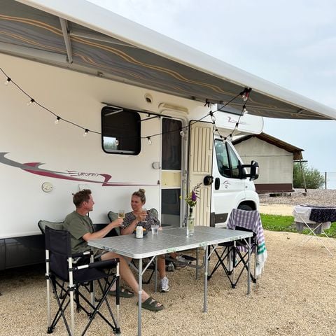 EMPLACEMENT - Aire de stationnement pour camping-cars « Comfort »
