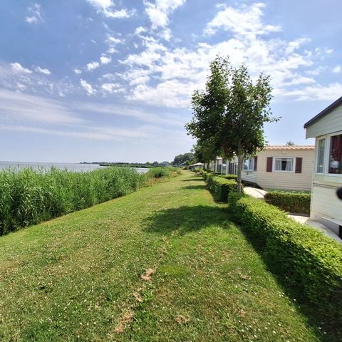 EMPLACEMENT - Le confort au bord de l'eau