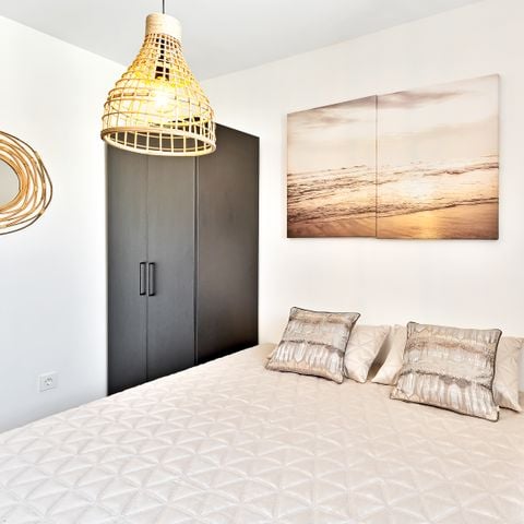 APPARTAMENTO 8 persone - con solarium (roofterrace) e vista sul mare