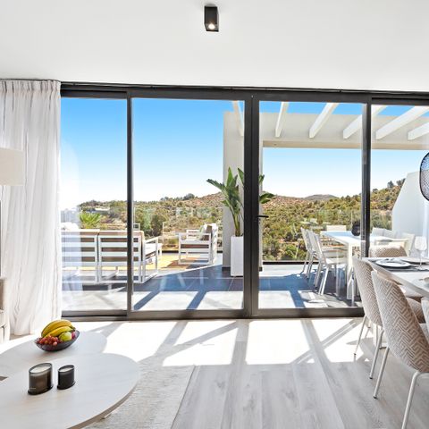 APPARTAMENTO 6 persone - con solarium (roofterrace) e vista sul mare