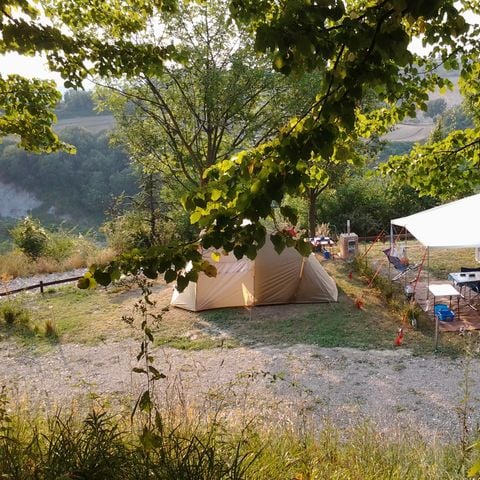 Kampeerplaats - voor tenten, bestelwagens en tentkarren