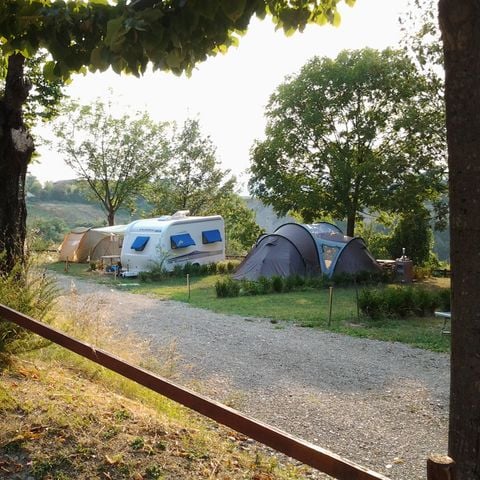 Kampeerplaats - voor campers en caravans (met uitzondering van dubbele assen of langer dan 7 m)