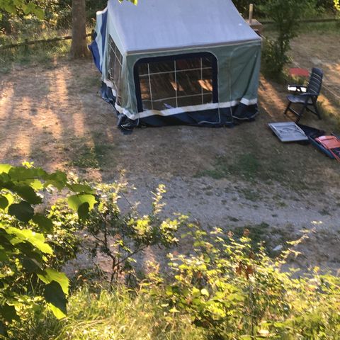 Kampeerplaats - voor campers en caravans (met uitzondering van dubbele assen of langer dan 7 m)