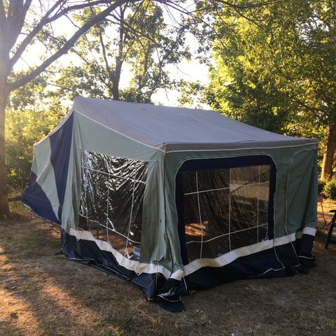 STAANPLAATS - voor tenten, bestelwagens en tentkarren